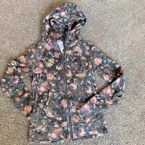 Lululemon scuba size 6